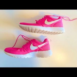 Roshe One GS 'Pink Blast'